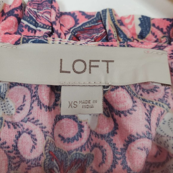 Loft XS blouse pink floral pattern frilly shoulder - Picture 3 of 4